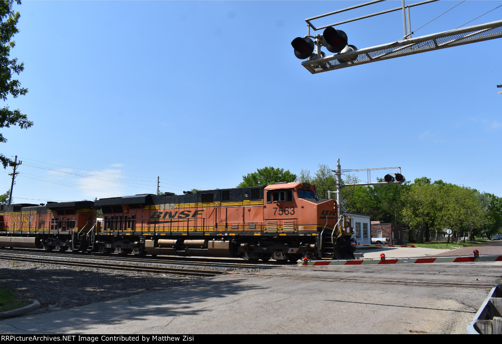 BNSF 7563